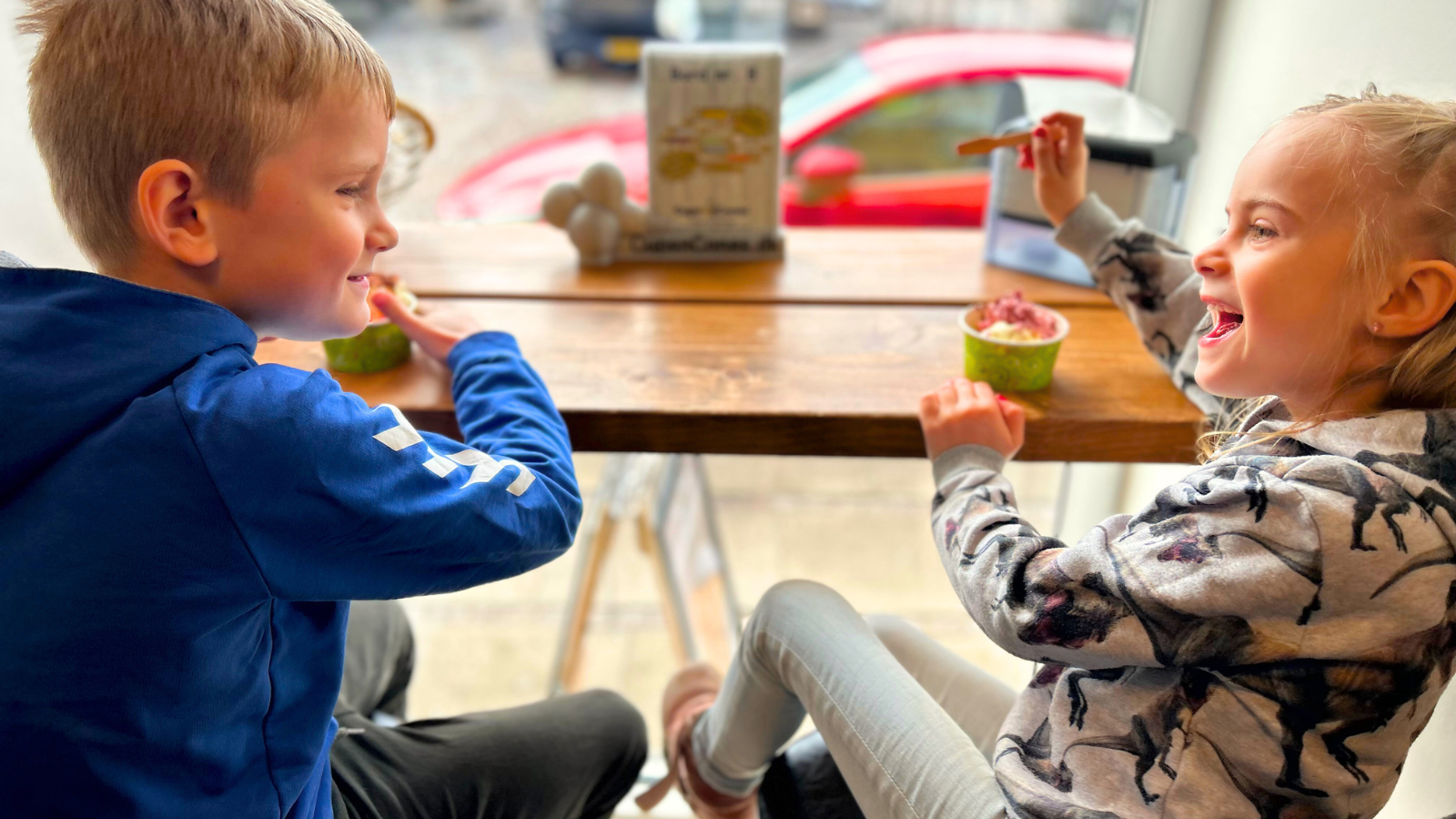 Børn på café