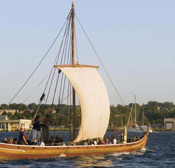 Roskilde - vikingeskib - ca. 25 km fra Køge