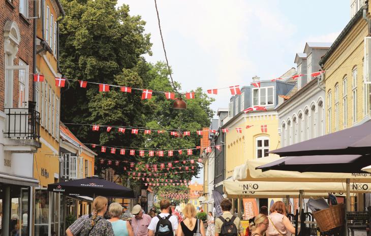 Sommer flag for Køge gågaden